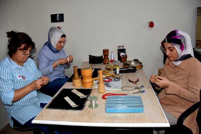 Osmanlı padişahlarının eşyalarındaki motifler aksesuarlara uyarlandı